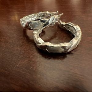 Sterling XO hoop earrings 🩶